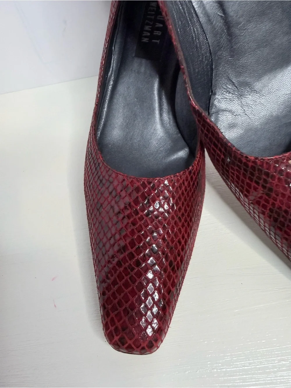 Stuart Weitzman Burgundy Wine Red Snake-Skin Embossed PointedToe Pumps Heels 9.5